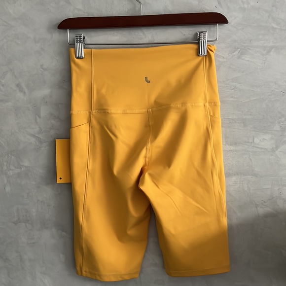 Lole Step Up women's tight shorts in Marigold Colour, Size XS - Picture 6 of 8